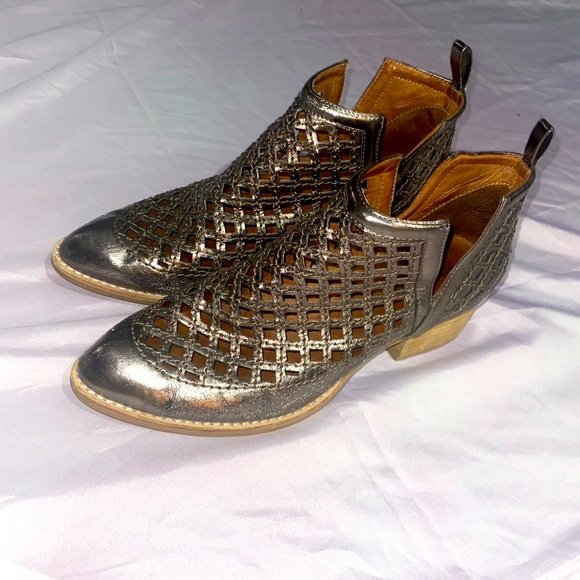 JEFFREY CAMPBELL Taggart Black Leather Ankle Bootie Boots Cut Outs - Picture 1 of 4